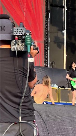 👕🔥 Red Hot Chili Peppers ft. Iggy Pop wears nothing but intent #RHCP #iggyPop