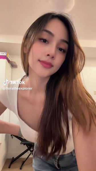 floratheexplorer (@floratheexplorer)’s videos with original sound - ellzlyrics★