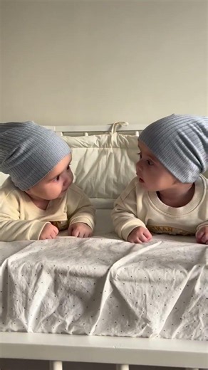 😅 "Who Are You?!" – Mono Mono Twin Edition 💙💙