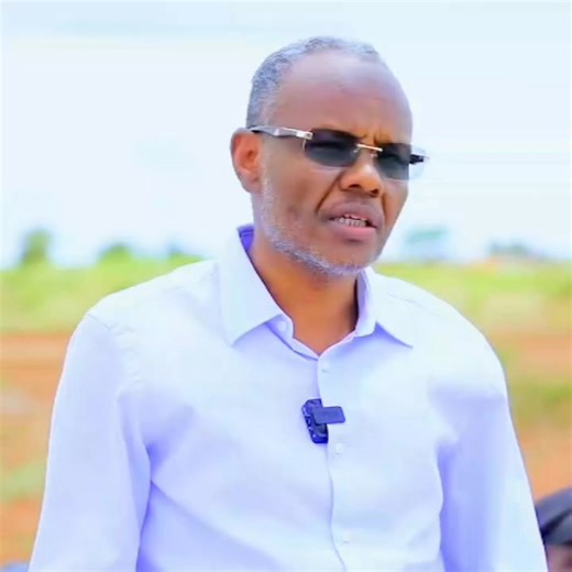 10K views · 198 reactions | Taariikhda markii ugu horeysay Degmadda Buur-hakaba ee Gobalka Bay waxaa ka dagtay Diyaarad Sido dad isugu jira Shacab iyo Mas'uuliyiin kala duwan Degmadda Buur-haka ayaa ah degmadda labaad ee ugu wayn Gobalka Bay, iyadda oo 180-Km dhanka koonfur galbeed ay kaga beegan tahay Caasimadda Magaladda Muqdisho, halka 60-km dhanka waqooyi-bari ay kaga beegan tahay xarunta Gobalka Bay ee Magaaladda Baydhabo. | Abdinasir Abdullahi | Facebook