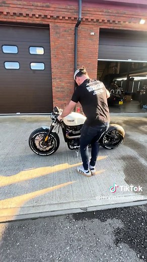 Triumph Bobber custom build — white carbon & gold flake Bobber