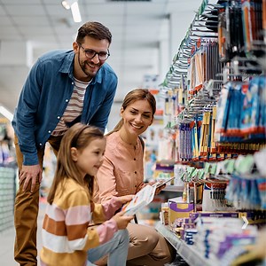 ¡Todo lo que necesitás para empezar el año, lo conseguís con los tremendos descuentos de tu Tarjeta de Crédito BBVA! 💳📚👉 Conocé los comercios adheridos en www.bbva.com.uy. | BBVA
