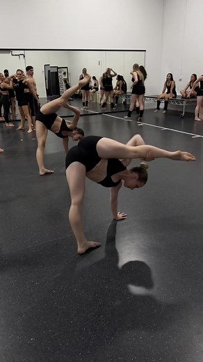 Impressive Acrobatic Dance Tricks and Ballet Moves