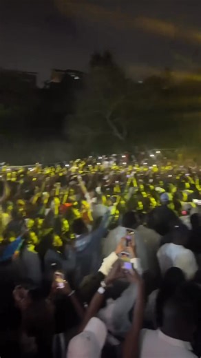 ENTRADA TRIUNFAL DO HERNANI DA SILVA EM PALCO⚡🔥🔥🔥🔥🔥🔥 Hernâni entra no palco ao som do Freestyle "Liife" que faz parte do EP "Weng€r Out". Levou o público a loucura, hoje será um dia histórico para os fãs de Mudanisse. Siga Terranews Moçambique | Terranews Moçambique