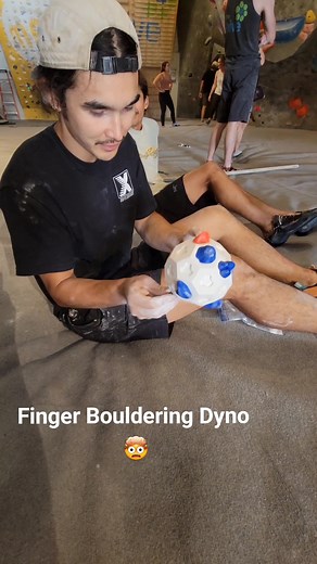 Finger Bouldering dyno! #fingerclimbing #polyboard #climbing #training #puzzle #bouldering