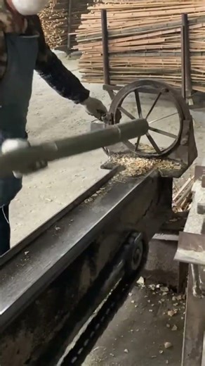 a very fast and practical bamboo splitting machine that immediately splits into several parts #fypシ