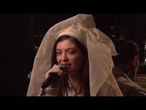 Lorde Gives FLAWLESS SNL Performances of "Green Light" & "Liability"