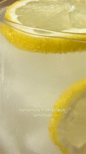 This homemade lemonade is giving ✨summer picnic in a glass✨ and I’m obsessed 🍋🌿 Once you try it with the lemon peel-infused syrup, you’re never going back to bottled. It’s refreshing, perfectly tangy, and just sweet enough. I keep a pitcher in the fridge at all times now because it disappears fast—especially with mint and lemon slices on top 😍 Here’s how to make it: 🍋 Ingredients • Peel from 3–4 lemons you’ll be juicing (avoid the bitter white pith!) • 1 cup lemon juice (freshly squeezed fro