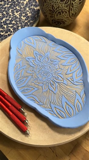 🙀Wow!! First time carving with the new @buschkraftstudio sgraffito tools and it was a dream! Head on over to ClayShare to watch the entire process and be sure to check out the live at 5 demo we did with Nicholai from Buschkraft on using his tools! @jessputnamphillips #madewithclayshare | Clayshare
