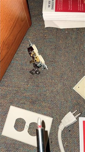 Troubleshooting a circuit and replacing a receptacle after it fell apart #electrical-circuits