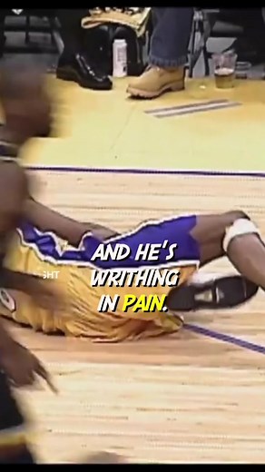 Jalen Rose intentionally sprained Kobe Bryant’s ankle in Game 2 of the 2000 NBA Finals. The Black Mamba returned with a legendary performance in Game 4 for the Lakers. #jalenrose #shaqandkobe #kobestories