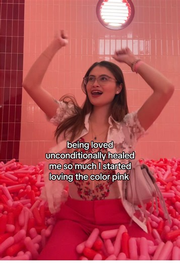 I wasn’t allowed to like the color pink growing up cause it was “too girly” so my first fav color was red. Now I’m about to make pink my latest obsession and make it everyone’s problem. 💗🎀
