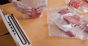 Vacuum packaging machine pack fresh raw beef meat