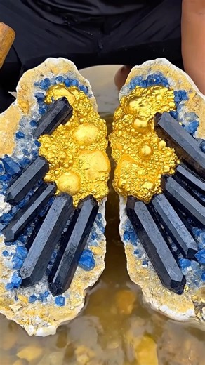 Wait Till You See The Inside Of This Gold Nuggets with Crystals #crystals #satisfying #gold #shorts
