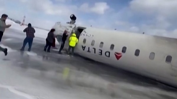 Toronto plane crash survivor recounts landing, evacuation from upside down plane