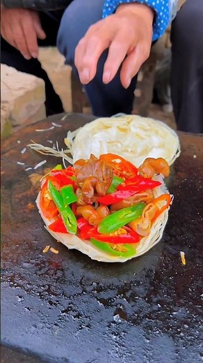 Chinese burger Stir-fried pork intestines with chili peppers