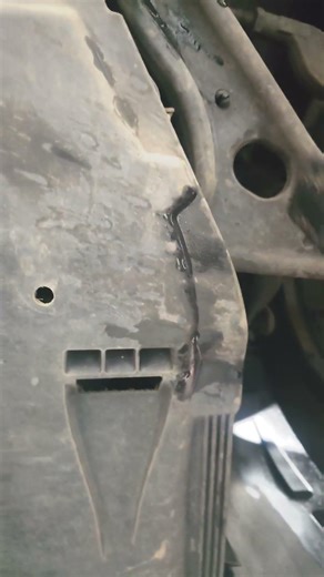 Mercedes Gla oil service drain plug location