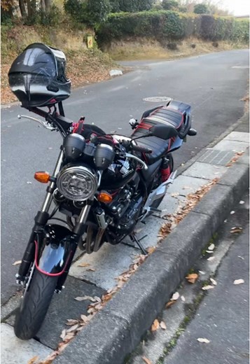 赤黒かっこいいCB400SFの魅力