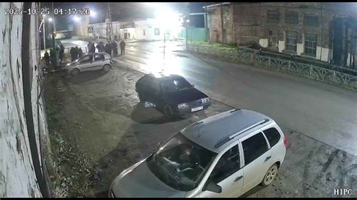 Drunken man attacks crowd with chainsaw outside bar in Sverdlovsk Oblast, Russia
