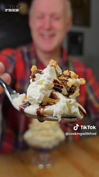 Discover Snoopy's Doggone Delicious Chocolate Dessert!😋 #snoopy #snoopydog #charliebrown #icecream #sundae #chocolate #chocolatesundaes #chocolatesauce #hotfudge #dessert #fyp