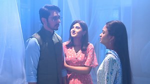 মেঘ নীলের সম্পর্ক কি সত্যি ভেঙে যাবে এবার? দেখুন #IcchePutul এর জমজমাট পর্ব শুধুমাত্র #ZEE5-এ। এক্ষুনি ডাউনলোড করুন ZEE5 আ্যপ। Watch Now: https://www.zee5.com/tv-shows/details/icche-putul #SwetaMishra #TitikshaDas #MainakBanerjee | ZEE5 Bangla