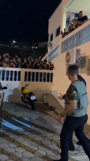 Amados Entrar foi fácil!!! Sair foi outra #😂 A Alegria do Senhor é nossa força #💪 #🔥 | Padre Marcelo Rossi