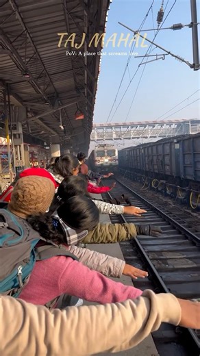 താജ്മഹൽ കാണാൻ ഞങ്ങൾ ചെന്നപ്പോൾ When we went to see the Taj Mahal #status #collegelife #tajmahal