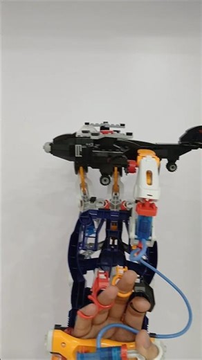 How useful this robotuc hand can be? lets do 5 random things to see