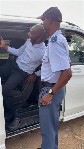 DAY 8 🇿🇦 KZN 🇿🇦 UMLAZI 🇿🇦 Look who surprised me today at Ogwini Comprehensive High School, KZN — SAPS Spokesperson Colonel Netshiunda 👮‍♀️ What an amazing and truly humbling experience ❤️ Known As Mukurob I appreciate you my Brother 🙏 9 DAYS 🇿🇦 9 SCHOOLS 🇿🇦 9 PROVINCES 🇿🇦 SA’s Biggest Back To School Campaign Tour 📚🎓📚 #MusandaFoundation #MakingEducationFashionable | Musanda Musanda