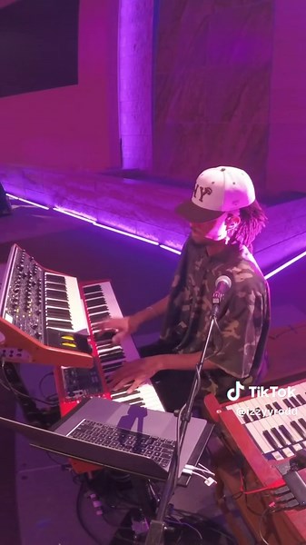 Love to create moments like this ❤️‍🔥 being able to create different dynamics is crucial for me as a Music Director! Follow my Instagram for me #keyboardplayer #tecladista #musicdirector #keyboardist #pianotok #worshipkeys #pianoteaching #directormusical