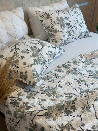 Набір покривало наволочки Cotton Двостороннє покривало для стильного і комфортного інтер’єру спальні. Розмір покривала: 200 × 230 см Наволочки: 2 шт, 50 × 70 см #рекомендации #fyp #топчик #постільнабілизна