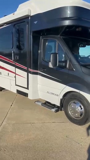 💥 Our 2025 Sprinter Class C is HERE! Introducing our latest addition to the Fleetwood family: the 2025 Fleetwood Insight! Ready to elevate your luxury travel experience? Whether you're dreaming of vacations or stylish urban explorations, this compact high-end option is your ticket to unparalleled comfort and sophistication. Ideal for those seeking the pinnacle of luxury below the A-Class, our Sprinter Class C combines all the quality and features you love from your favorite brand along with the