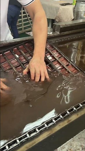 We use the water transfer printing technology as a pen to replicate the delicate texture and warm l