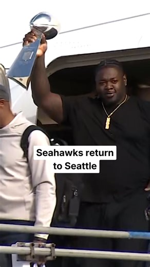 The Seattle Seahawks touched down at SEA on Monday afternoon, fresh off their Super Bowl victory. Defensive Tackle Jarran Reed carried the Lombardi Trophy off the team plane and held it high as he disembarked. The city is preparing for the championship parade on Wednesday starting at 11am. Read more on KIRO7.com. #seahawks #superbowl #nfl | KIRO 7 News