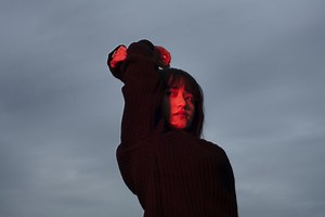 iri、新曲「SUMMER END」明日配信 Seihoリミックスも収録した「Wonderland」の7インチもリリース - Spincoaster (スピンコースター)