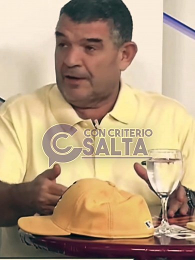 Olmedo defiende la reforma laboral: “Yo trabajo 14 horas y estoy impecable, ¿cuál es el problema?” #SaltaCapital El líder de La Libertad Avanza en Salta, Alfredo Olmedo, aseguró que la reforma laboral que propone beneficiará tanto a empleados como a empresarios. “Yo trabajo 14 horas por día y estoy impecable, ¿cuál es el problema de trabajar más?”, dijo en el programa La Yapa. Como ejemplo, mencionó a los mozos: “Como gracias a Dios factura bien, querría trabajar 20 horas”. | Con Criterio Salta