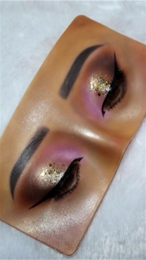 GOLD DOESN'T SHOUT 💰✨🦩8/10 Eyemakeup on dummy ~ #eyemakeup #makeup #explore #shorts #fyp #gold #yt