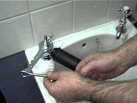 Change Tap washer using the Easy Tapsplitter Part 1.