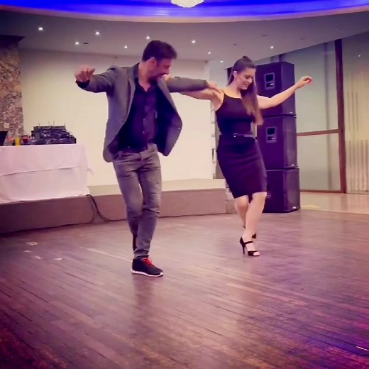 🇬🇷♥️🇨🇾 Wow! One of the most beautiful Hasapiko Greek dances you have ever seen. Video by @Christos Shakallis #greece #greek #greeks #cyprus #greektiktok #cyprustiktok #greekdancer #greekmusic #hasapiko #opa