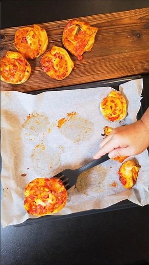 Make your own pizza rolls #Pizza #PizzaDough #Snack #FingerFood #Recipe #Baking #FoodPorn
