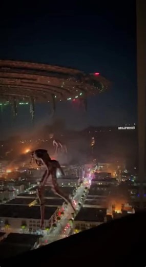 Captan naves alienígenas destruyendo la ciudad causando temor #viralvideoシ #viralpost2025シ #fblifestyletyle #Exploración #metrajerecuperado #misterio #Impactante #increíble #findelmundo #monday #tiktokshop #parati #aliens #novacriatura #antiguo #paratiiiiiiiiiiiiiiiiiiiiiiiiiiiiiii #alien #nacholacriatura #luna #viralreelsシ