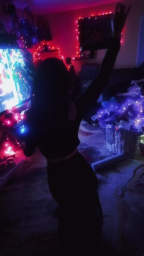 Austin filmed me ecstatic dancing (albeit rather badly— I was worried about bumping into people 😝😝) to “Give” over Halloweekend ❤️ Apparently, it’s been six years today since this song was released on Sleep Token’s Sundowning album ☺️