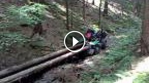 Traktor v3s ťažba v lese