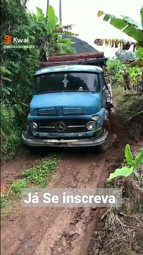 caminhão BM 1113 carregado de lenha descendo a ladeira no atoleiro