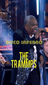 « Disco Inferno » es una canción de la banda estadounidense de disco The Trammps , de su álbum de estudio homónimo de 1976. Junto con otros dos temas del grupo, alcanzó el número 1 en la lista estadounidense Billboard Dance Club Songs a principios de 1977, pero tuvo un éxito limitado hasta 1978, tras ser incluida en la banda sonora de la película Fiebre del sábado noche (1977) , cuando un relanzamiento alcanzó el número once en la lista Billboard Hot 100. | Kalos3009