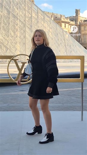 🎶 Zaho de Sagazan, étoile montante 🎶 L’artiste Zaho de Sagazan a brillé au défilé Louis Vuitton lors de la Fashion Week de Paris 🌟✨. Entre élégance et originalité, elle a su captiver tous les regards. Alors, validé son look ? 😍👇 #ZahodeSagazan #LouisVuitton #ParisFashionWeek #mode #Purepeople #bestimage | Purepeople.com