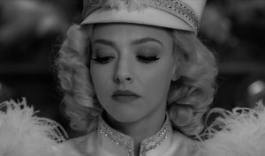 Awards Spotlight: Amanda Seyfried Marks a Career High in David Fincher’s ‘Mank’ — Watch