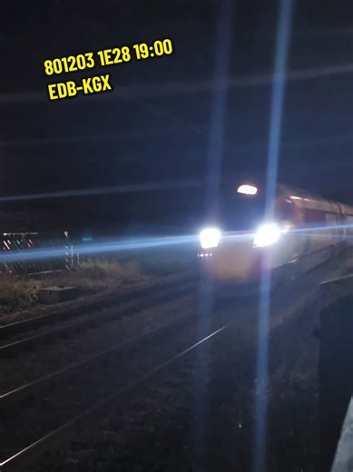 @LNER 1E28 19:00 Edinburgh Waverley - London Kings Cross (801213) passes through Thirsk whilst TPE 20:09 Saltburn - York waits on the slow lines for its departure time. . #trains #railway #train