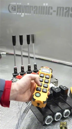 Monoblock Hydraulic Galtech Bank Motor 4 Spool Valves + Juuko Control Panel Wireless #agriculture