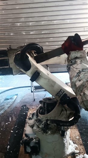Robotermechaniken Eisreinigung vor Refurbishment durch #aragonrobotics